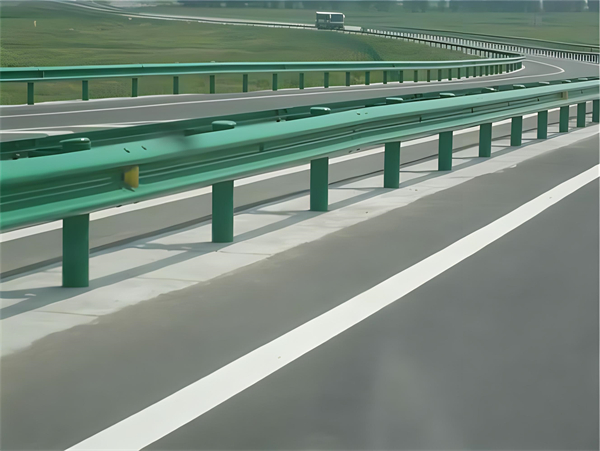 信阳高速护栏板守护安全广泛应用于多个行业