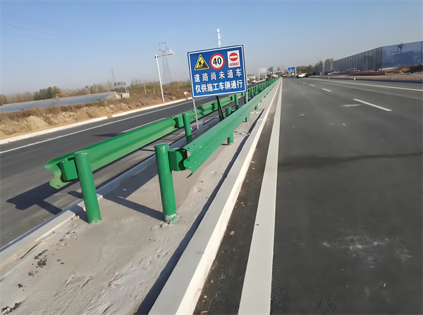 信阳公路护栏守护安全横跨多个行业的应用