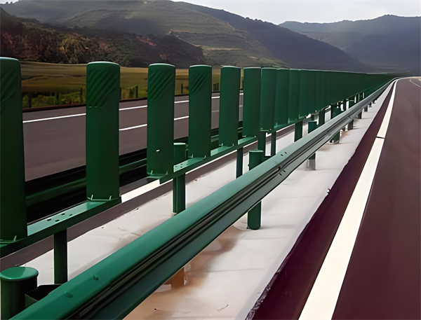 信阳三波护栏板在高速公路的应用